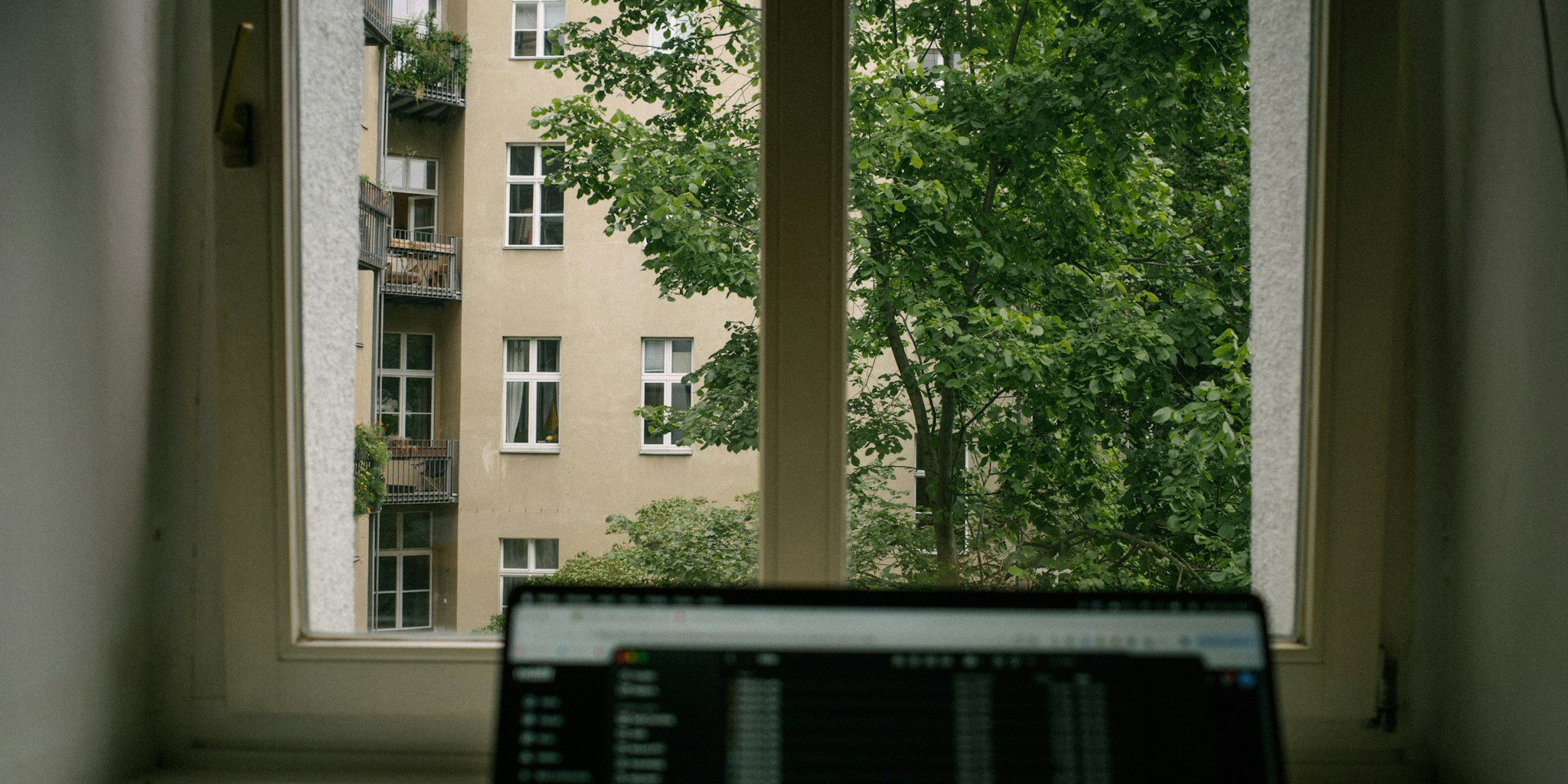 Window Security Camera Needs No Drill Installation
