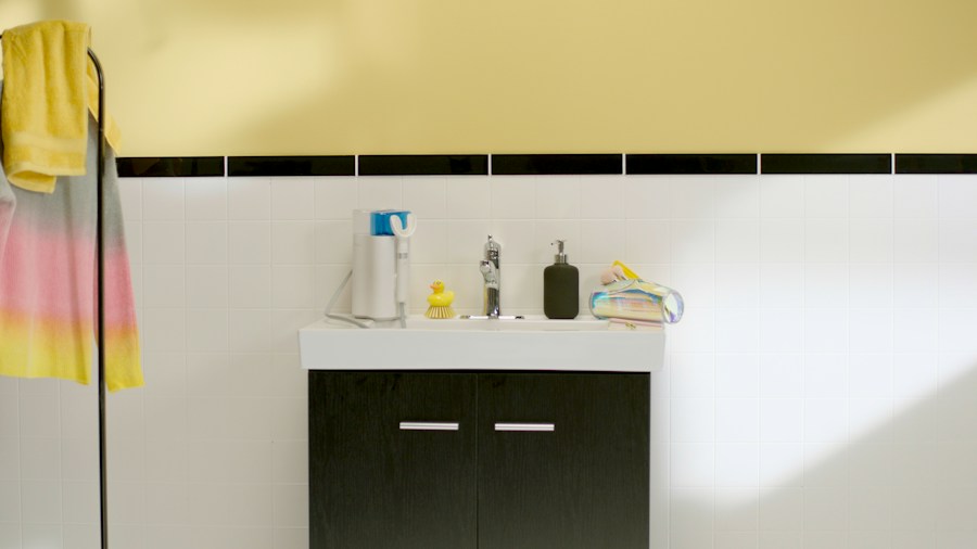 Corner Shower Curtain Rod Solution Transforms Difficult Bathroom Layouts for Shoppers 2 bathroom curtain and towel display