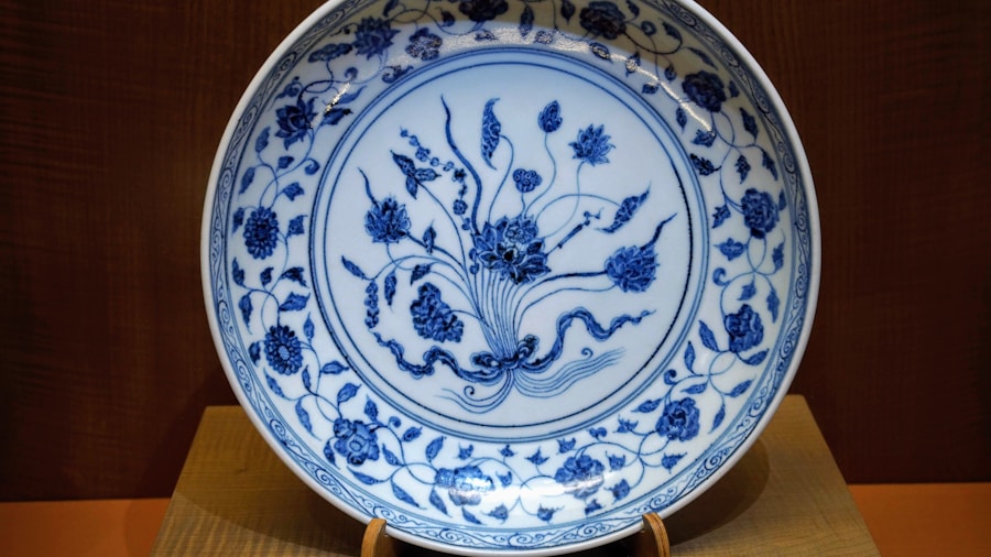 Vintage Pyrex Blue Floral Pattern Makes a Comeback: What Collectors and Home Decorators Should Know 1 blue onion pattern ceramic dishes