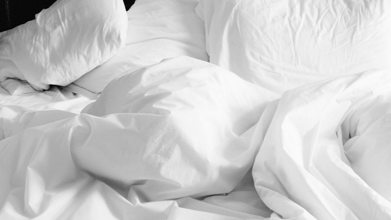 Mattress Topper Benefits: Why College Dorms and Older Beds Need One