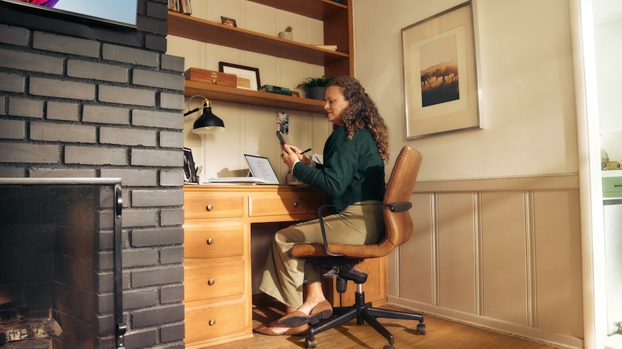 Tiny Home Design Innovation Shows How Multifunctional Seating Is Reshaping Small Space Living 1 compact home office workspace