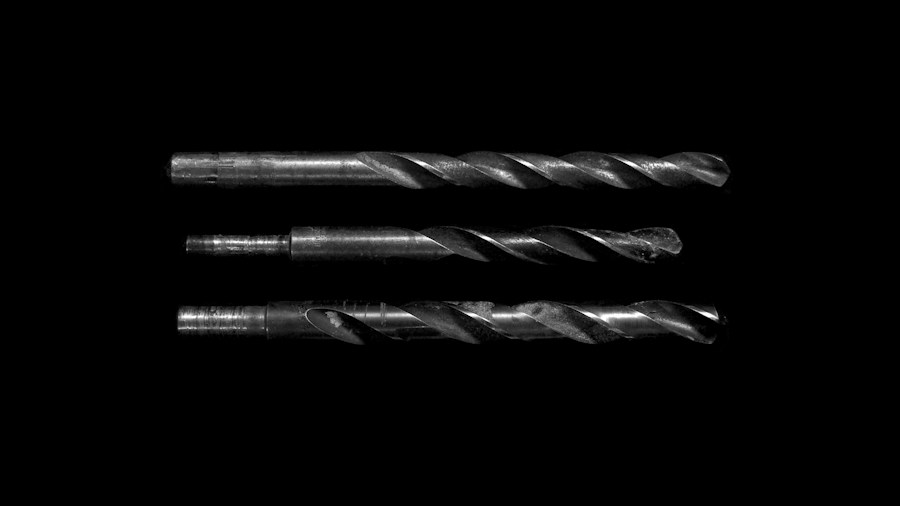 cordless drill bit changing