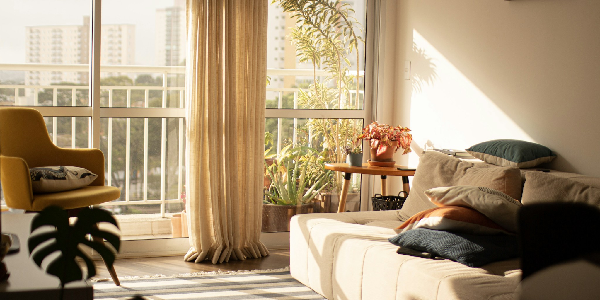 Chair Bed Sofas Are Replacing Sleeper Sofas What Buyers Need to Know