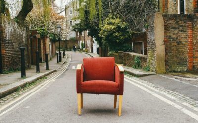 Mid-Century Scissor Chair Converts Between Two Seating Modes