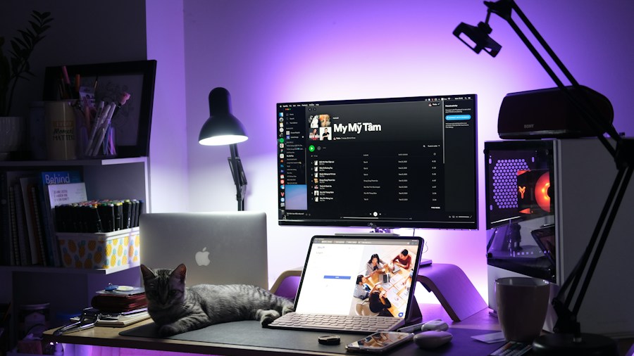 Designer Desk Lamp with Edge Clamp Gains Attention for Solving Space Problems 2 creative desk setup lighting