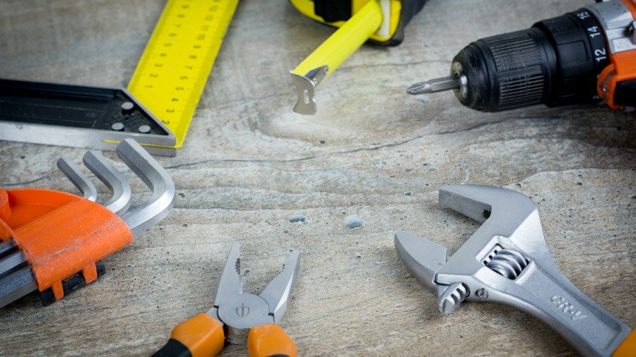 Greenworks Pro Takes On Milwaukee M18 FUEL: What Buyers Need To Know About This Price Challenge 2 DIY homeowner tool selection