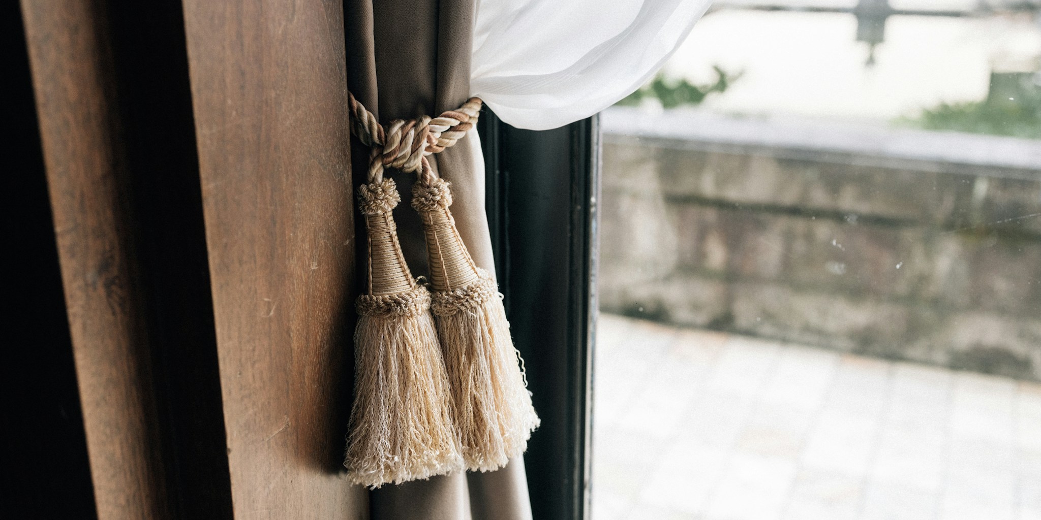 DIY Pipe Cleaner Curtain Ties Transform Bland Window Treatments Into Custom Décor