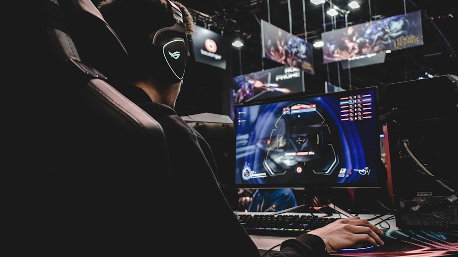 Logitech Pro X3 Superstrike Gaming Mouse Launched: What Shoppers Need to Know 1 esports player gaming tournament