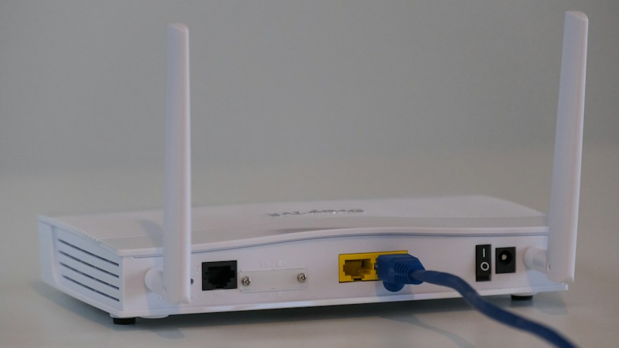 TP-Link Tapo Security Cameras Hacked: What Buyers Should Know 1 family home network Wi-Fi router