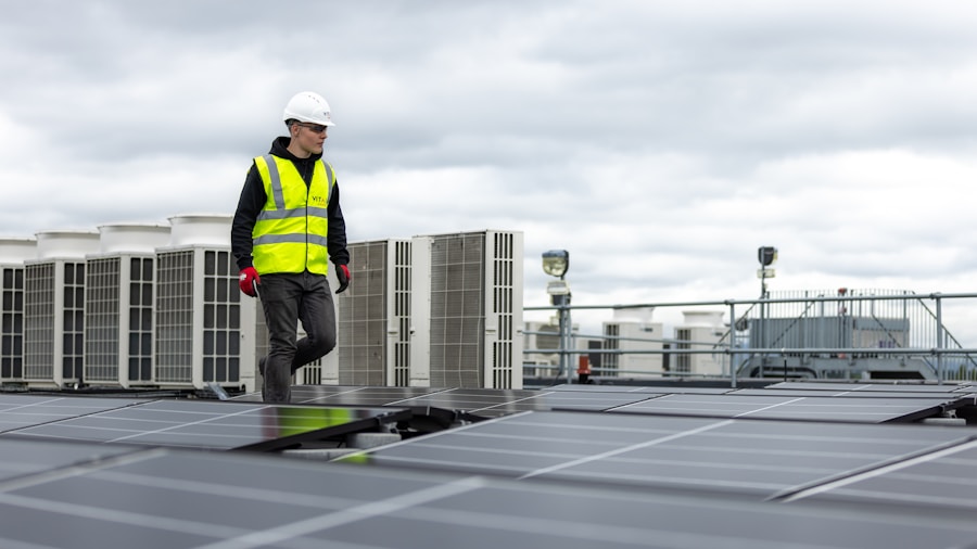 Clivet Launches Advanced Heat Pump Series: What Shoppers Need to Know About R32 Technology 1 HVAC technician installing heat pump system