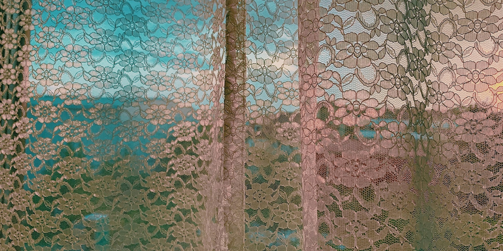 Lace Curtain Material Transforms Bathrooms: What Shoppers Need to Know About This Vintage Trend
