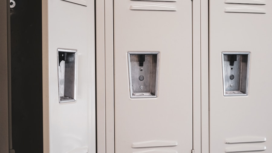 Hot Desking Shift Reshapes Workspace Organizer Design: What Buyers Should Know 2 locker storage with compact office accessories