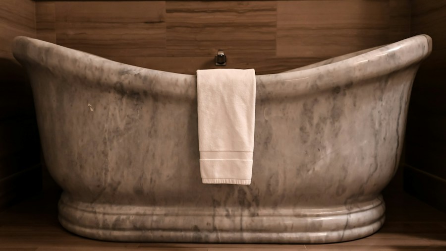 Chrome Bathtubs Trending in 2027: What Homeowners Need to Know 1 luxury freestanding chrome soaking tub