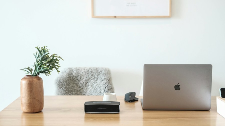CHUWI UniBox AI495 Pro Unveiled at IFA Berlin: What Workstation Shoppers Need to Know 1 minimalist desk setup professional work