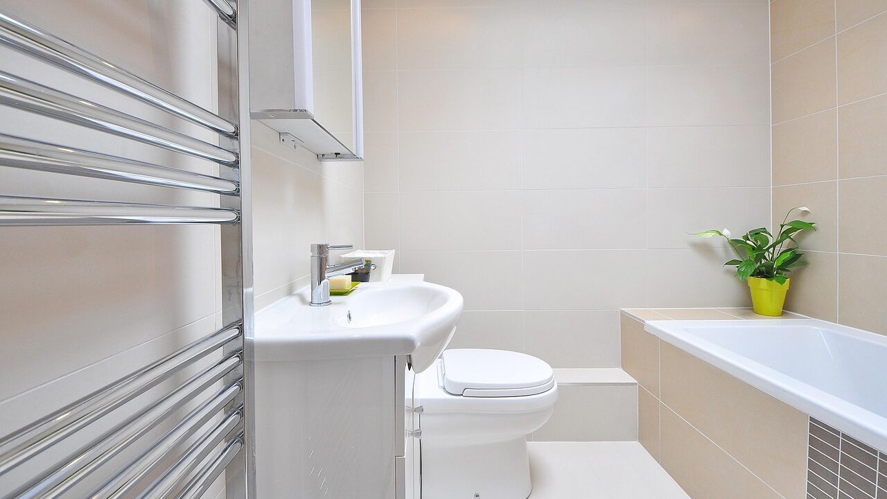 Freestanding Towel Racks Gain Popularity as Smart Alternative for Compact Bathrooms