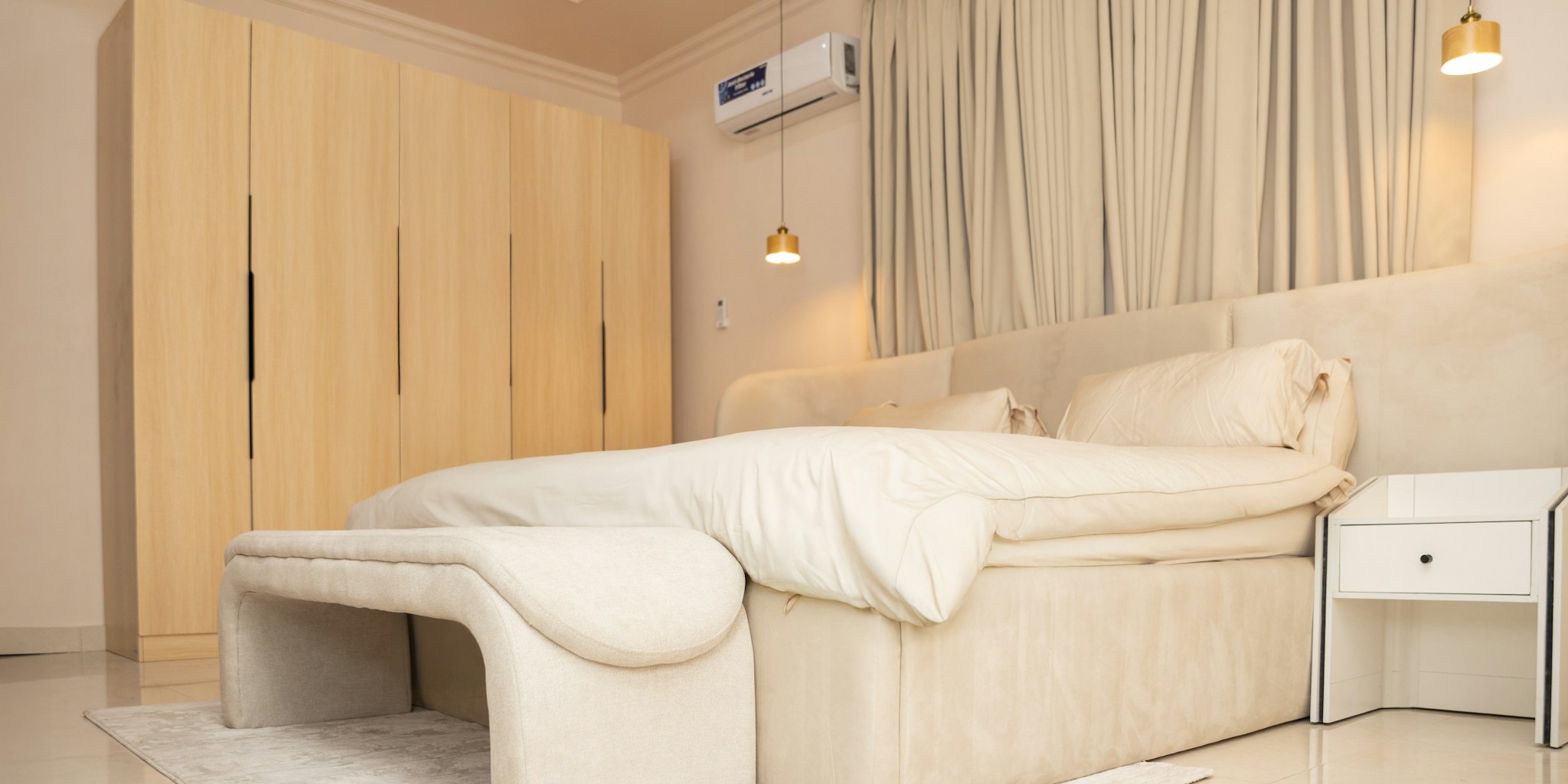 Habity E-Paper Bedside Clock Arrives: What Buyers Should Know About Phone-Free Nightstands