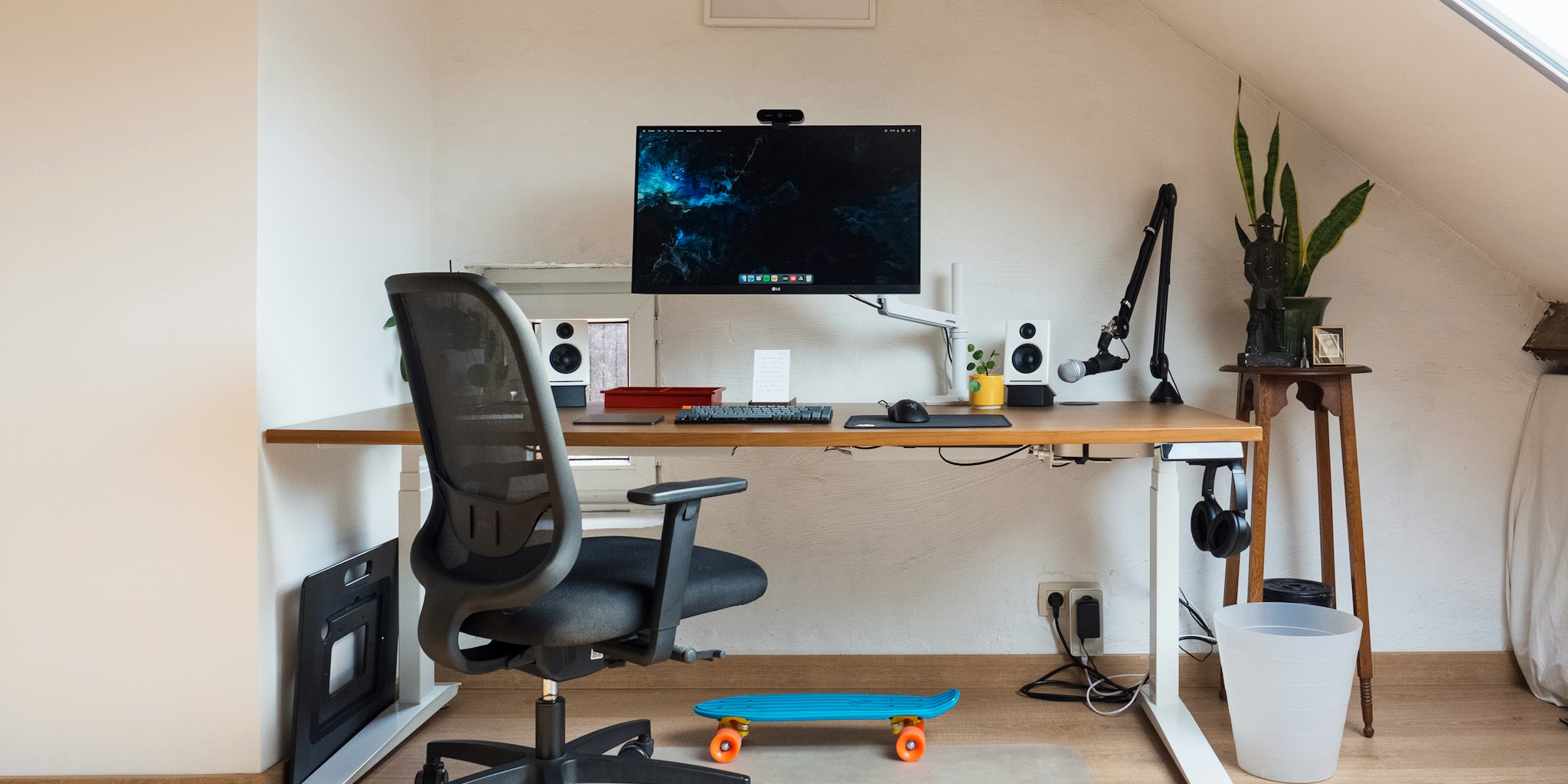 EFFYDESK Aery Chair Brings Custom Fit to Home Offices