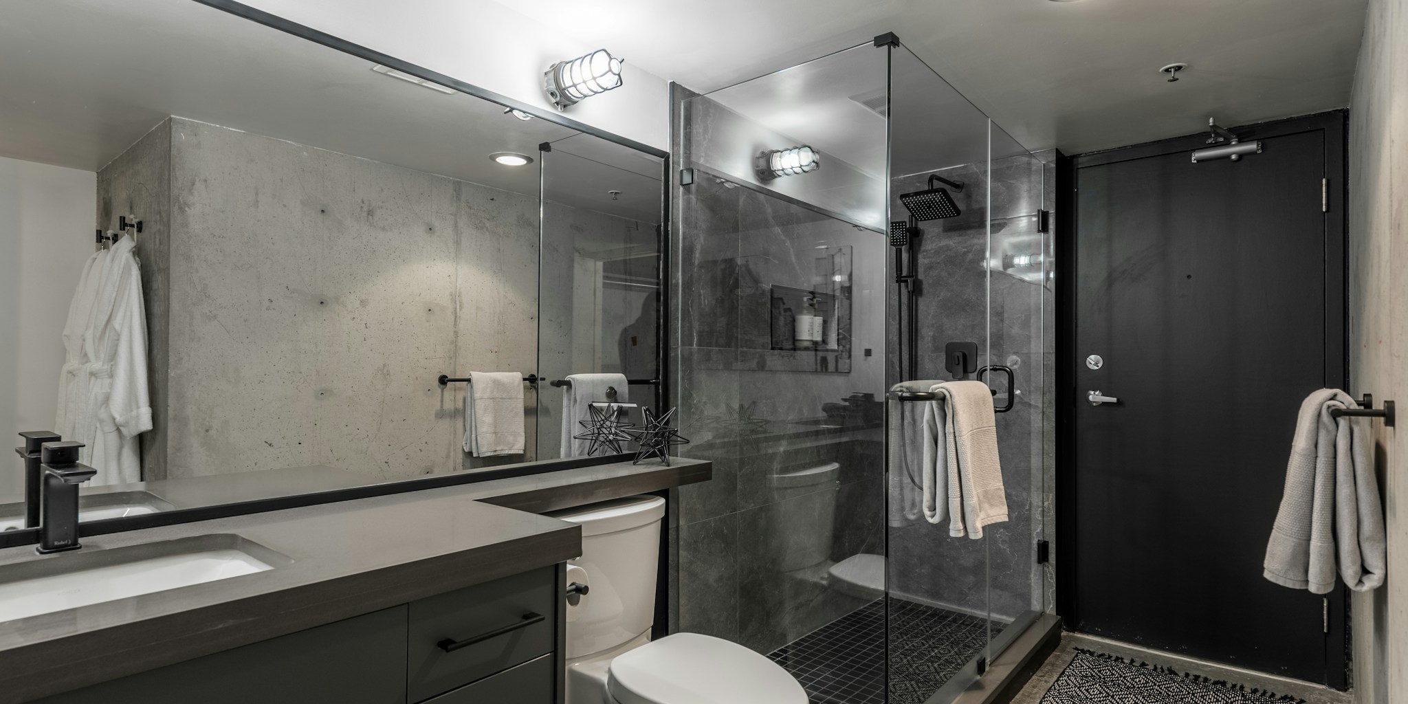Invisible Shower Trend Takes Over Bathrooms: What Buyers Should Know About Ditching Curtains