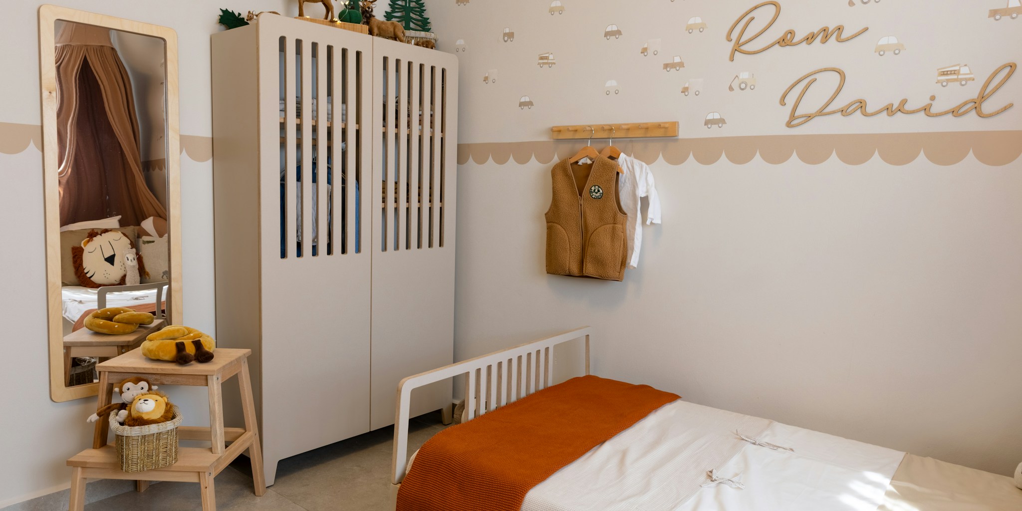 What Tay Lautner's Pottery Barn Nursery Reveals About Shopping Trends