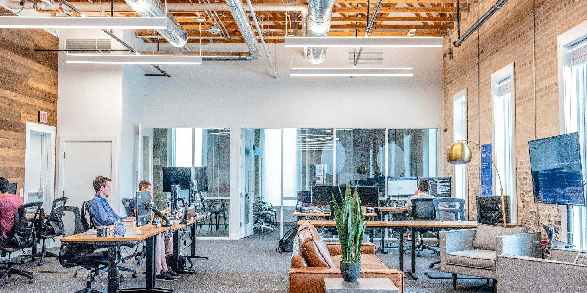 Hot Desking Reshapes Workspace Organization Needs