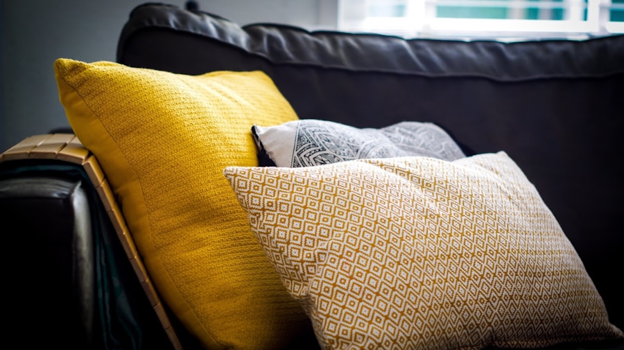Floral Sofa Trend 2026: What Buyers Should Know Before Shopping 1 patterned pillows color coordination