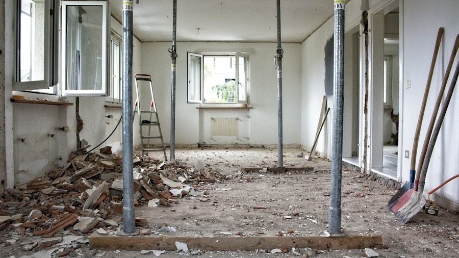Renovation Overload: Why Taking on Too Many Projects at Once Backfires for Homeowners 2 professional contractor home renovation