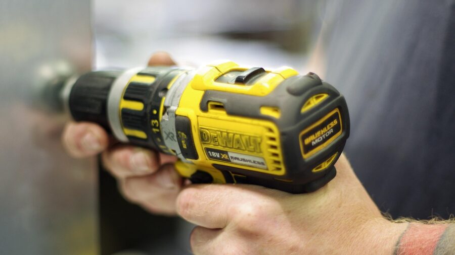 Bosch Delivers Power Sanders to High School Woodworking Program: What Shoppers Should Know 1 professional cordless sanders dust collection