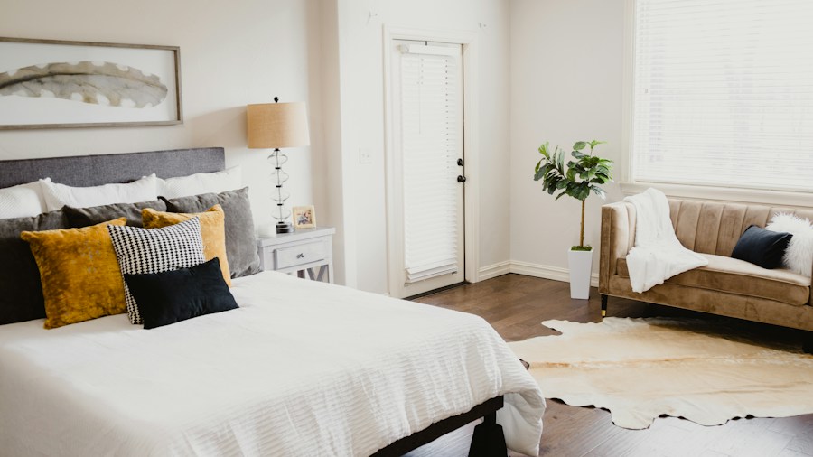 Castlery Opens First U.S. Furniture Store in Manhattan: What Shoppers Should Know 1 styled bedroom furniture arrangement