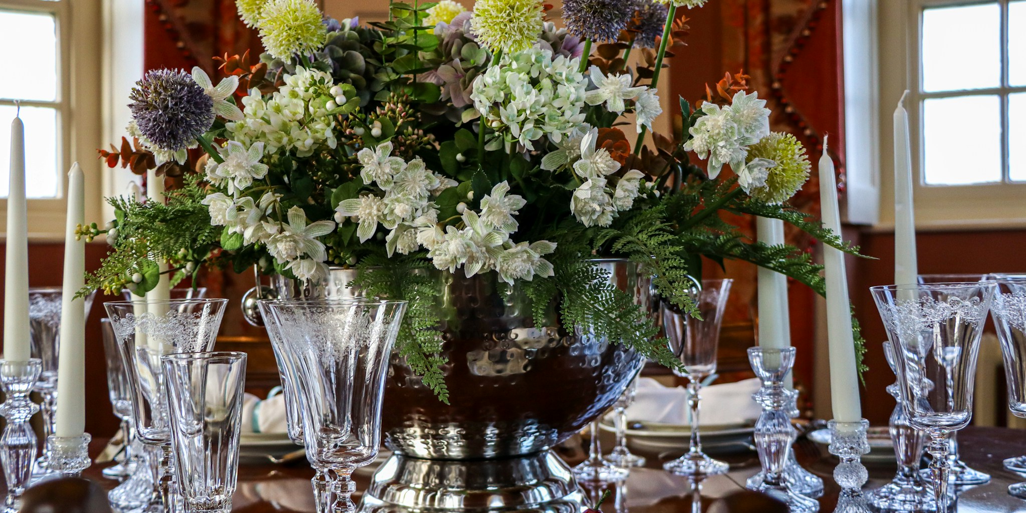 Victorian Fan Vases Return to Interior Design: What Shoppers Should Know