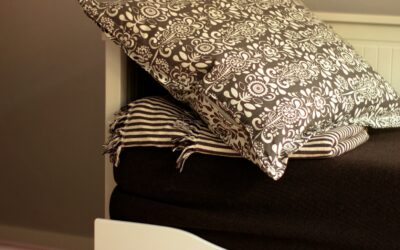 Grandmacore Bedding Trend Takes Over: What Pillow Shoppers Need to Know